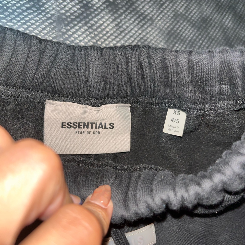 Essentials unisex shorts - Picture 2 of 3